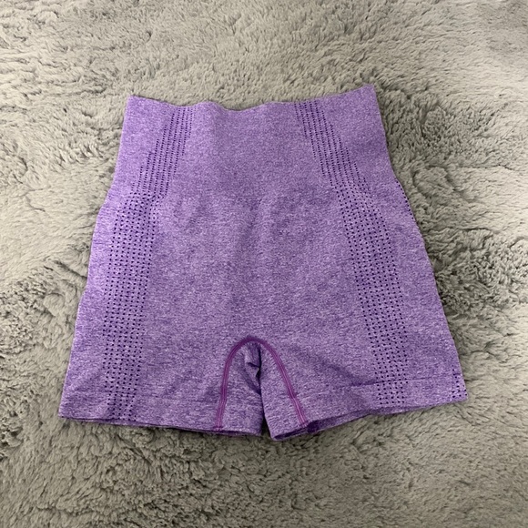 DONATED Seamless Contour Workout Shorts - Picture 1 of 3